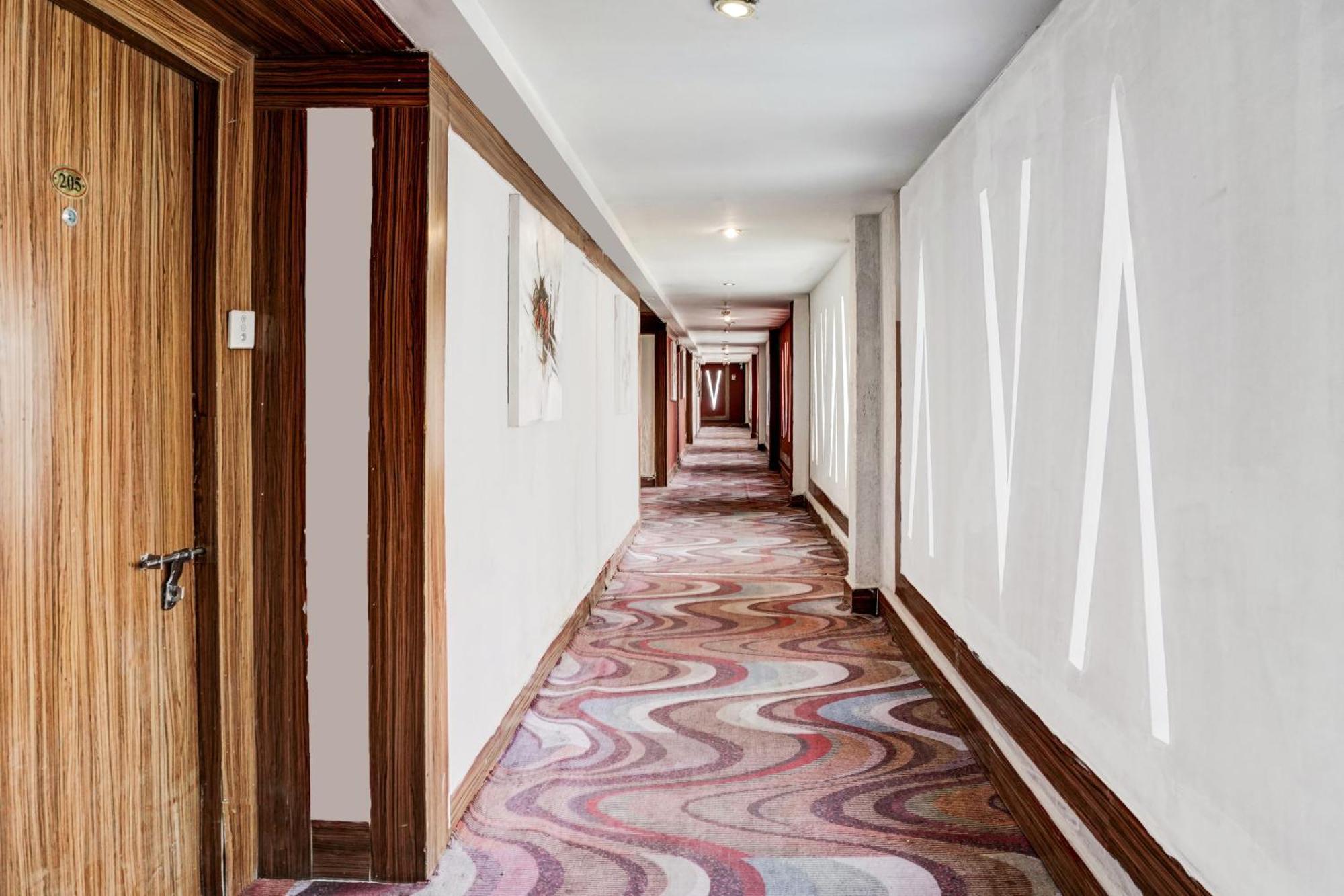 Townhouse 809 Royal Palms Hotel - Rose Collection ムンバイ エクステリア 写真