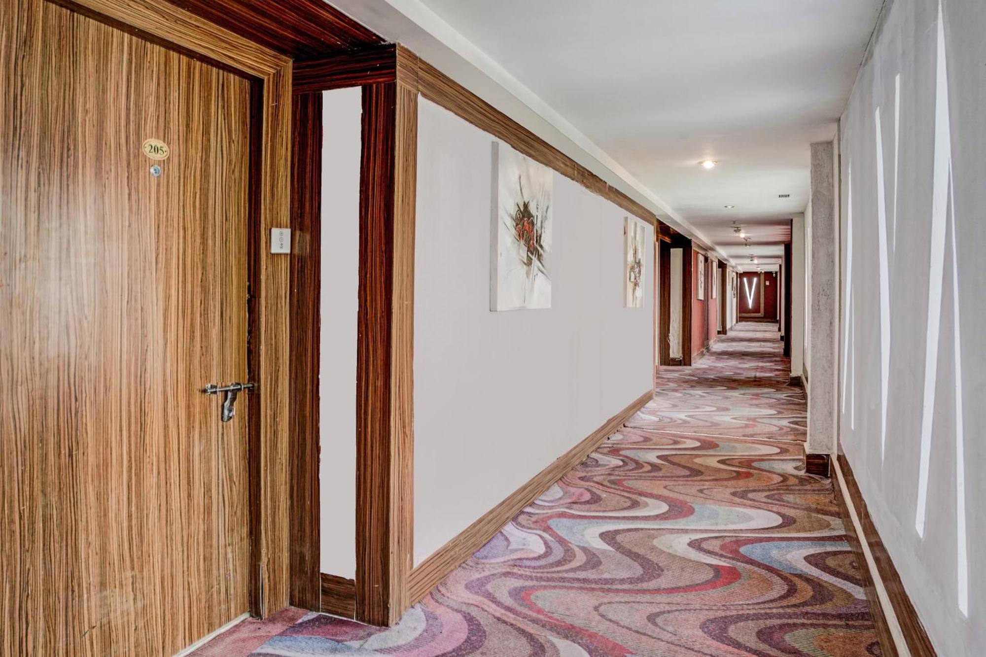 Townhouse 809 Royal Palms Hotel - Rose Collection ムンバイ エクステリア 写真